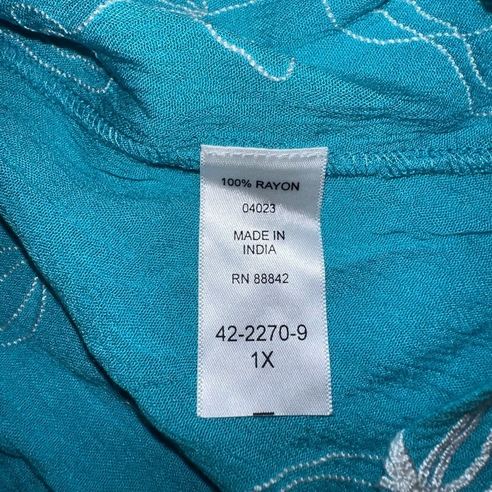 Catherines Blue Tunic Top Women’s 1X NWT Bell Sleeves Keyhole Back Rayon Flowy - Picture 9 of 12